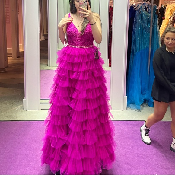 Prom dress from Henri’s color: fuchsia, worn once good condition, - Picture 5 of 7